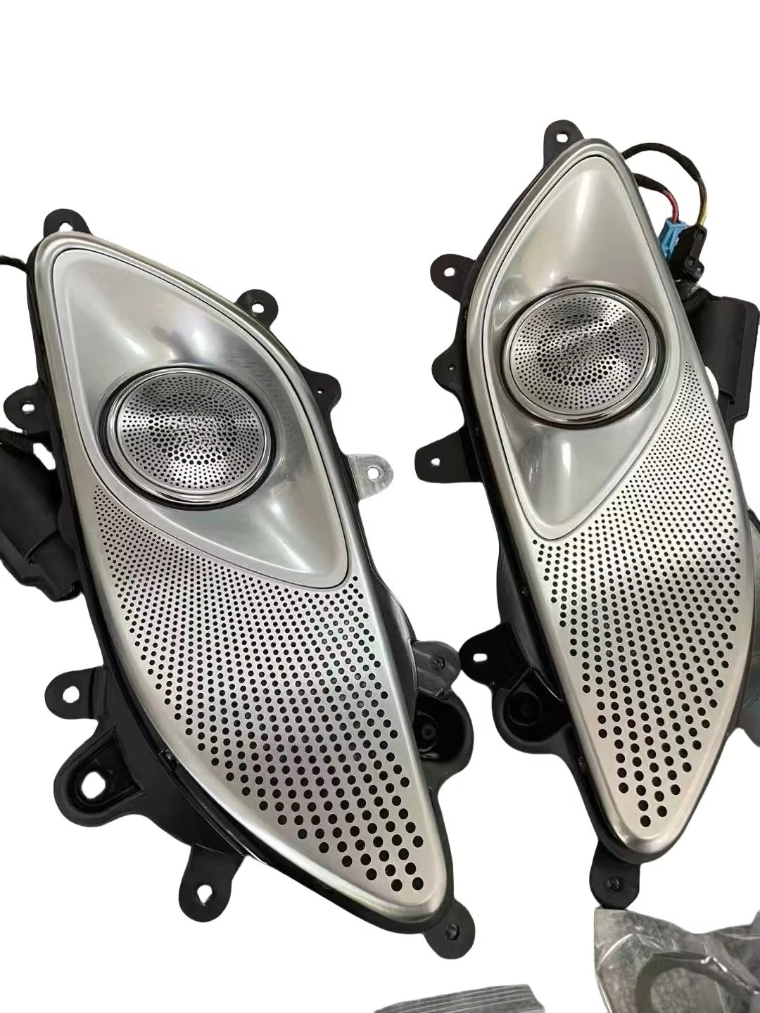 Suitable for  W222 W223 W240 57 62 W167 Rear Speaker Rear Door Cover Rotating Horn Forming Protective Cover